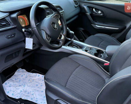 Красный Рено Kadjar, объемом двигателя 1.2 л и пробегом 200 тыс. км за 14200 $, фото 7 на Automoto.ua