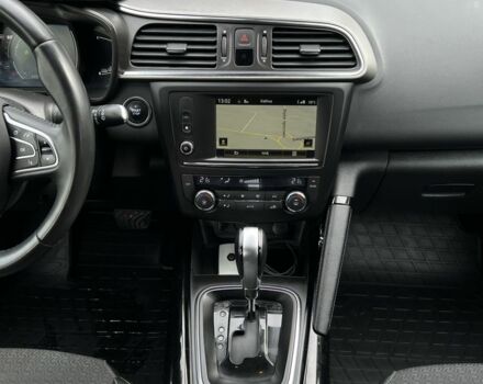 Красный Рено Kadjar, объемом двигателя 1.5 л и пробегом 195 тыс. км за 14444 $, фото 5 на Automoto.ua