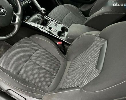Рено Kadjar, объемом двигателя 1.6 л и пробегом 175 тыс. км за 17063 $, фото 26 на Automoto.ua