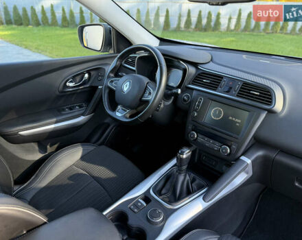 Серый Рено Kadjar, объемом двигателя 1.6 л и пробегом 171 тыс. км за 17999 $, фото 25 на Automoto.ua