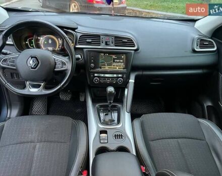Серый Рено Kadjar, объемом двигателя 1.46 л и пробегом 275 тыс. км за 14600 $, фото 24 на Automoto.ua