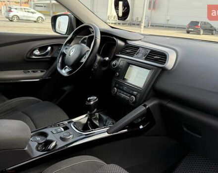 Серый Рено Kadjar, объемом двигателя 1.6 л и пробегом 245 тыс. км за 15000 $, фото 49 на Automoto.ua