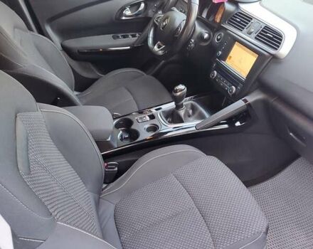 Серый Рено Kadjar, объемом двигателя 1.46 л и пробегом 229 тыс. км за 14850 $, фото 26 на Automoto.ua