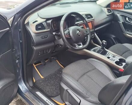 Серый Рено Kadjar, объемом двигателя 1.5 л и пробегом 215 тыс. км за 15300 $, фото 14 на Automoto.ua