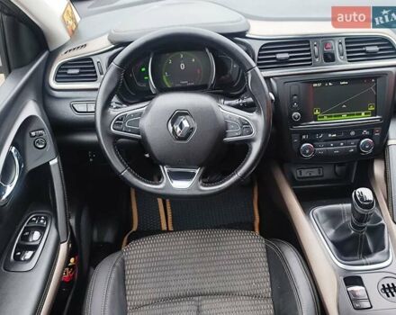 Серый Рено Kadjar, объемом двигателя 1.5 л и пробегом 215 тыс. км за 15300 $, фото 13 на Automoto.ua