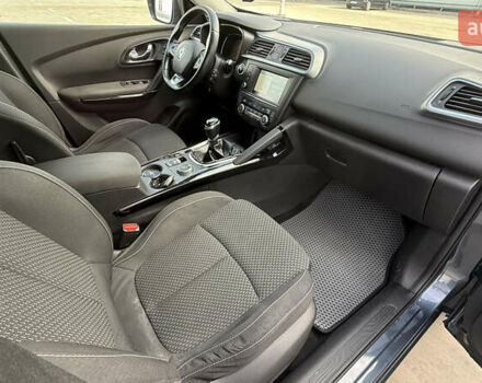 Серый Рено Kadjar, объемом двигателя 1.6 л и пробегом 245 тыс. км за 15000 $, фото 48 на Automoto.ua