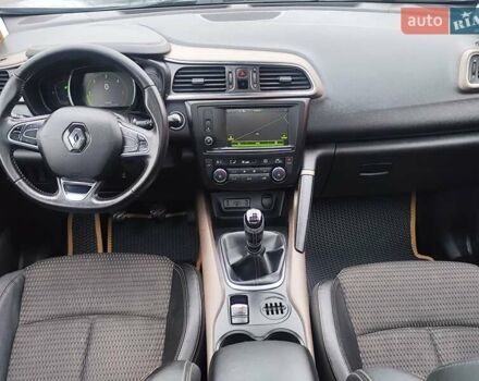 Серый Рено Kadjar, объемом двигателя 1.5 л и пробегом 215 тыс. км за 15300 $, фото 27 на Automoto.ua