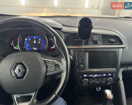 Серый Рено Kadjar, объемом двигателя 1.46 л и пробегом 184 тыс. км за 16500 $, фото 2 на Automoto.ua