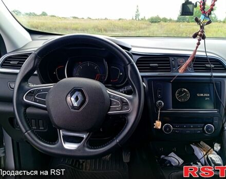Серый Рено Kadjar, объемом двигателя 1.5 л и пробегом 192 тыс. км за 16500 $, фото 3 на Automoto.ua