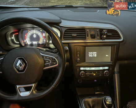 Серый Рено Kadjar, объемом двигателя 1.6 л и пробегом 200 тыс. км за 17900 $, фото 3 на Automoto.ua