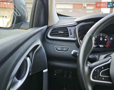 Серый Рено Kadjar, объемом двигателя 1.5 л и пробегом 153 тыс. км за 21300 $, фото 26 на Automoto.ua
