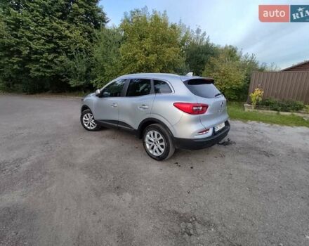 Серый Рено Kadjar, объемом двигателя 1.46 л и пробегом 181 тыс. км за 19000 $, фото 4 на Automoto.ua