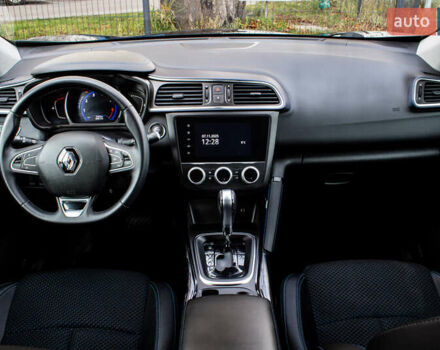 Серый Рено Kadjar, объемом двигателя 0 л и пробегом 77 тыс. км за 15900 $, фото 5 на Automoto.ua