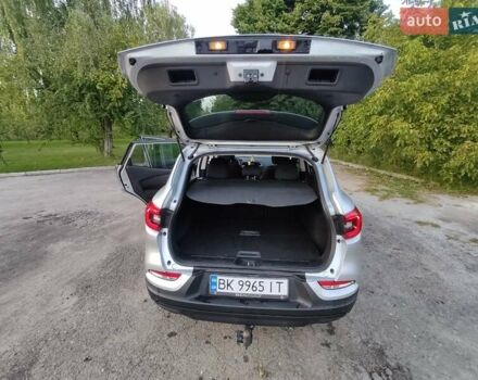Серый Рено Kadjar, объемом двигателя 1.46 л и пробегом 181 тыс. км за 19000 $, фото 8 на Automoto.ua