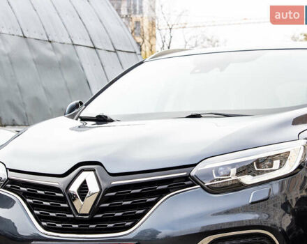 Серый Рено Kadjar, объемом двигателя 0 л и пробегом 77 тыс. км за 15900 $, фото 10 на Automoto.ua