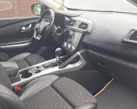 Серый Рено Kadjar, объемом двигателя 1.5 л и пробегом 139 тыс. км за 18950 $, фото 94 на Automoto.ua