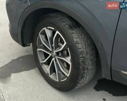 Серый Рено Kadjar, объемом двигателя 1.46 л и пробегом 362 тыс. км за 13900 $, фото 4 на Automoto.ua
