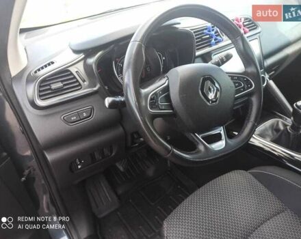 Серый Рено Kadjar, объемом двигателя 1.46 л и пробегом 188 тыс. км за 18300 $, фото 10 на Automoto.ua