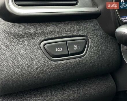 Серый Рено Kadjar, объемом двигателя 1.5 л и пробегом 147 тыс. км за 19999 $, фото 40 на Automoto.ua