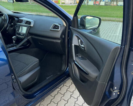 Синий Рено Kadjar, объемом двигателя 1.46 л и пробегом 192 тыс. км за 15500 $, фото 12 на Automoto.ua