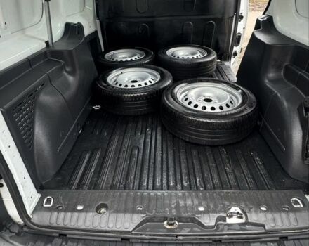 Белый Рено Кенгу Экспресс, объемом двигателя 1.5 л и пробегом 234 тыс. км за 7700 $, фото 4 на Automoto.ua