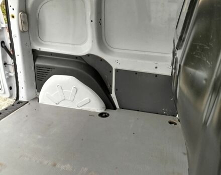 Белый Рено Кенгу Экспресс, объемом двигателя 1.5 л и пробегом 210 тыс. км за 7300 $, фото 9 на Automoto.ua