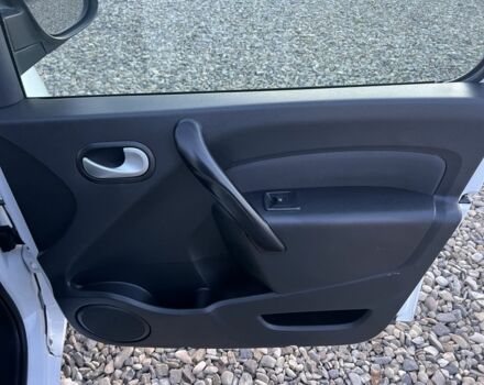 Белый Рено Кенгу Экспресс, объемом двигателя 1.5 л и пробегом 270 тыс. км за 10799 $, фото 8 на Automoto.ua