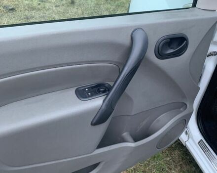 Белый Рено Кенгу Экспресс, объемом двигателя 1.5 л и пробегом 270 тыс. км за 4900 $, фото 4 на Automoto.ua