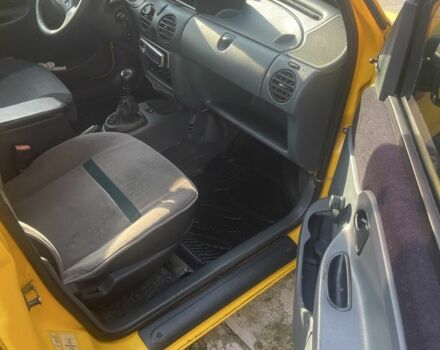 Жовтий Рено Кєнгу Експресс, об'ємом двигуна 1.9 л та пробігом 200 тис. км за 1800 $, фото 2 на Automoto.ua