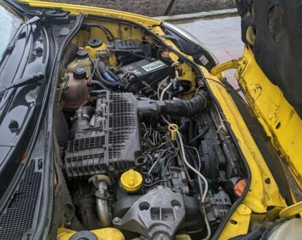 Желтый Рено Кенгу Экспресс, объемом двигателя 1.5 л и пробегом 400 тыс. км за 2000 $, фото 3 на Automoto.ua