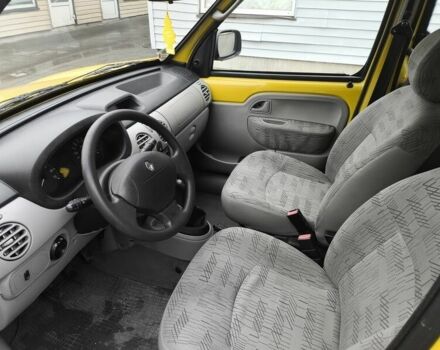 Желтый Рено Кенгу Экспресс, объемом двигателя 1.5 л и пробегом 225 тыс. км за 1886 $, фото 3 на Automoto.ua