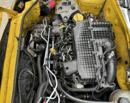 Желтый Рено Кенгу Экспресс, объемом двигателя 1.5 л и пробегом 200 тыс. км за 2402 $, фото 4 на Automoto.ua