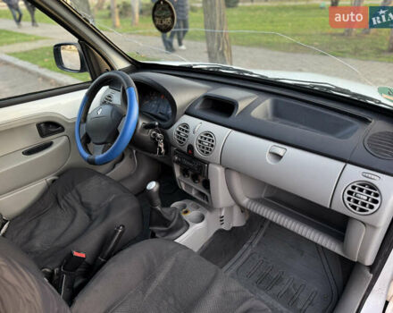 Белый Рено Кенгу, объемом двигателя 1.5 л и пробегом 303 тыс. км за 2300 $, фото 17 на Automoto.ua