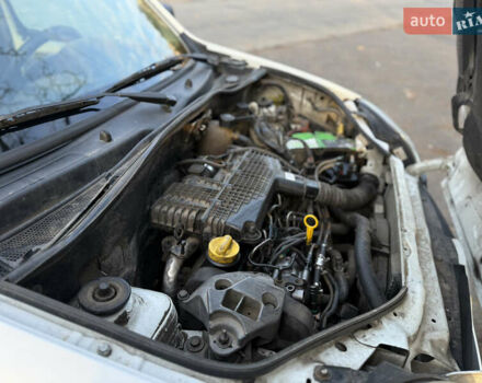 Белый Рено Кенгу, объемом двигателя 1.5 л и пробегом 303 тыс. км за 2300 $, фото 22 на Automoto.ua