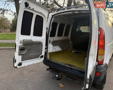 Белый Рено Кенгу, объемом двигателя 1.5 л и пробегом 303 тыс. км за 2300 $, фото 10 на Automoto.ua