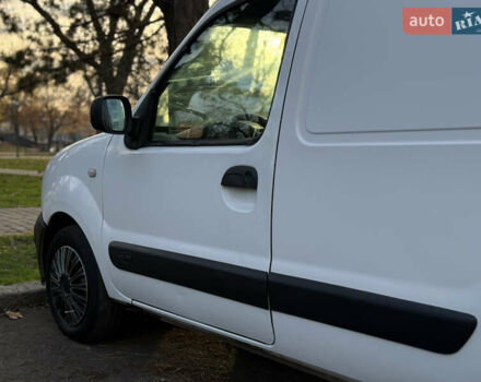 Белый Рено Кенгу, объемом двигателя 1.5 л и пробегом 303 тыс. км за 2300 $, фото 9 на Automoto.ua