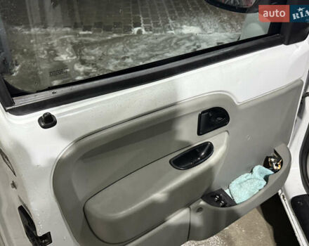 Белый Рено Кенгу, объемом двигателя 1.5 л и пробегом 237 тыс. км за 2900 $, фото 9 на Automoto.ua