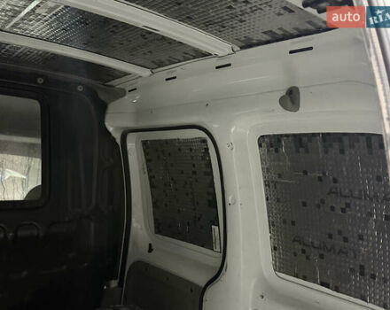 Белый Рено Кенгу, объемом двигателя 1.5 л и пробегом 237 тыс. км за 2900 $, фото 11 на Automoto.ua