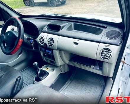 Белый Рено Кенгу, объемом двигателя 1.4 л и пробегом 241 тыс. км за 2500 $, фото 3 на Automoto.ua