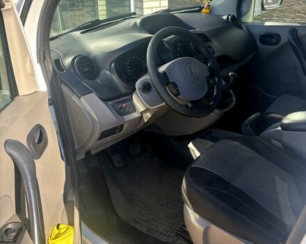 Белый Рено Кенгу, объемом двигателя 1.5 л и пробегом 400 тыс. км за 3600 $, фото 3 на Automoto.ua