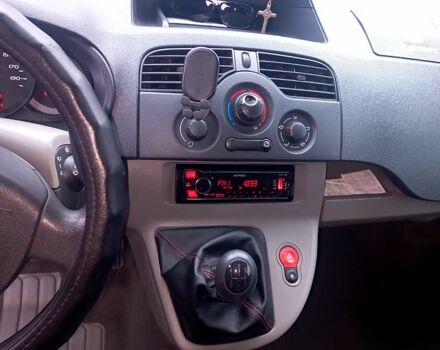 Белый Рено Кенгу, объемом двигателя 1.6 л и пробегом 195 тыс. км за 5800 $, фото 1 на Automoto.ua