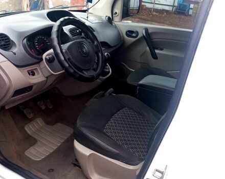 Белый Рено Кенгу, объемом двигателя 1.6 л и пробегом 195 тыс. км за 5800 $, фото 5 на Automoto.ua