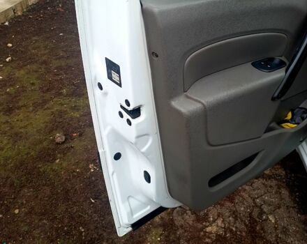 Белый Рено Кенгу, объемом двигателя 1.6 л и пробегом 195 тыс. км за 5800 $, фото 2 на Automoto.ua