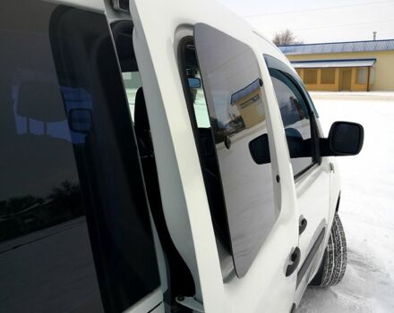 Белый Рено Кенгу, объемом двигателя 1.9 л и пробегом 260 тыс. км за 6300 $, фото 3 на Automoto.ua