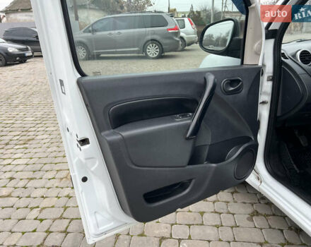 Белый Рено Кенгу, объемом двигателя 1.5 л и пробегом 262 тыс. км за 5750 $, фото 31 на Automoto.ua