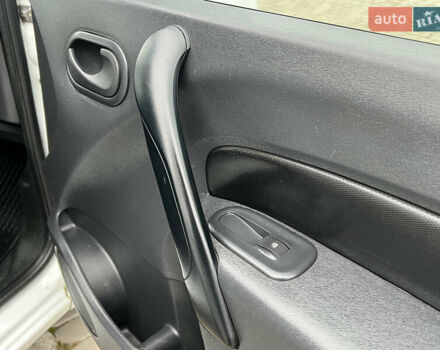 Белый Рено Кенгу, объемом двигателя 1.5 л и пробегом 262 тыс. км за 5750 $, фото 48 на Automoto.ua