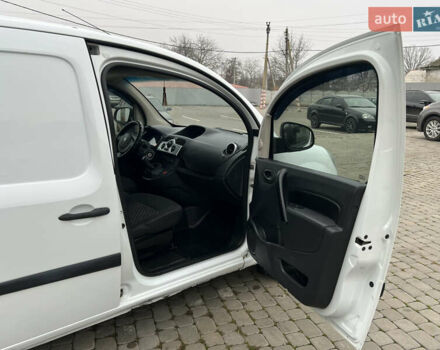 Белый Рено Кенгу, объемом двигателя 1.5 л и пробегом 262 тыс. км за 5750 $, фото 46 на Automoto.ua