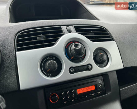 Белый Рено Кенгу, объемом двигателя 1.5 л и пробегом 262 тыс. км за 5750 $, фото 42 на Automoto.ua