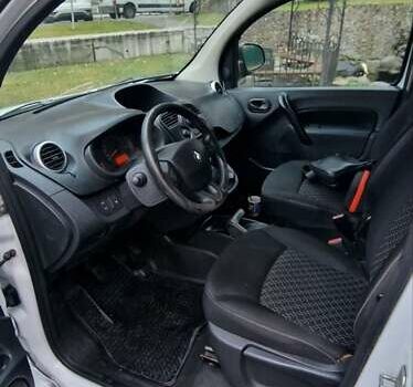 Белый Рено Кенгу, объемом двигателя 1.5 л и пробегом 340 тыс. км за 4050 $, фото 7 на Automoto.ua