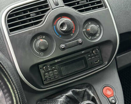 Белый Рено Кенгу, объемом двигателя 1.46 л и пробегом 234 тыс. км за 7700 $, фото 19 на Automoto.ua